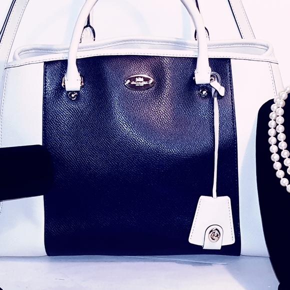 SOLD!!Authentic Vintage Coach Leather Shoulder Bag - Picture 2 of 8